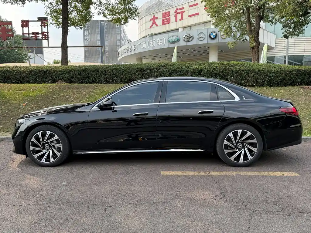 Mercedes-Benz E-Class — миниатюра 3