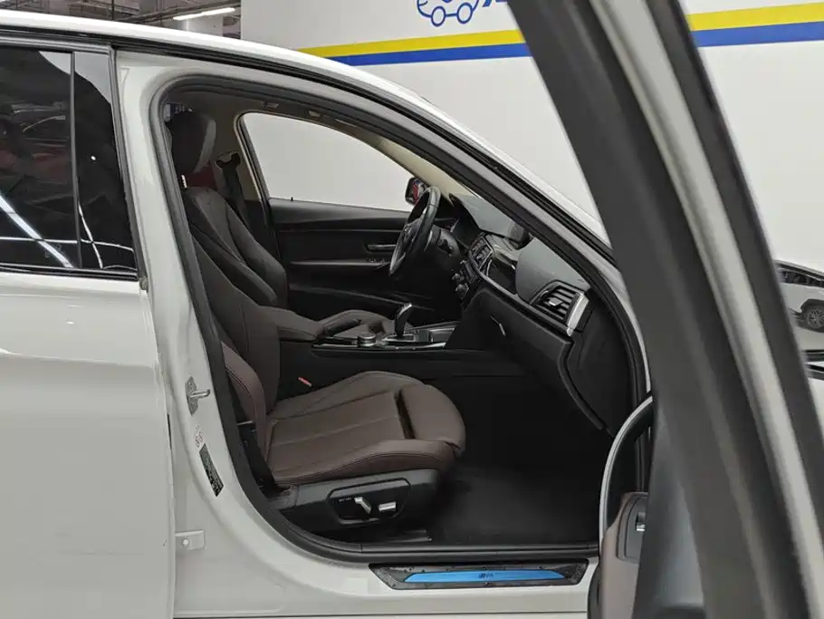 BMW 3 Series — миниатюра 8