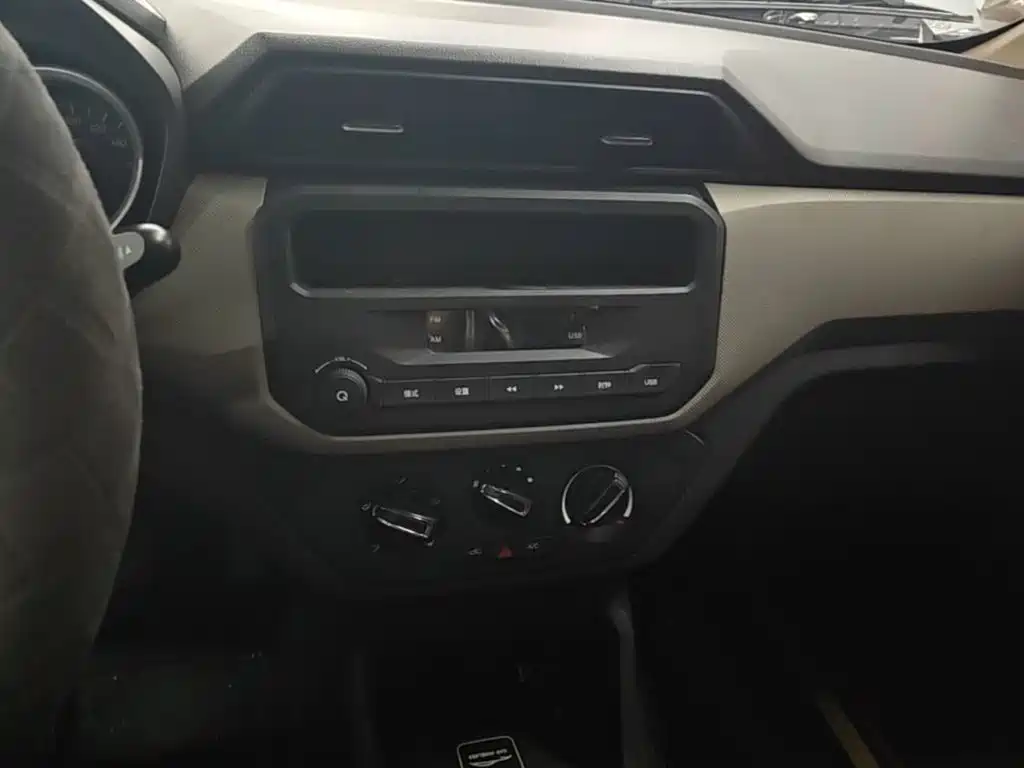 Wuling Hongguang — миниатюра 13