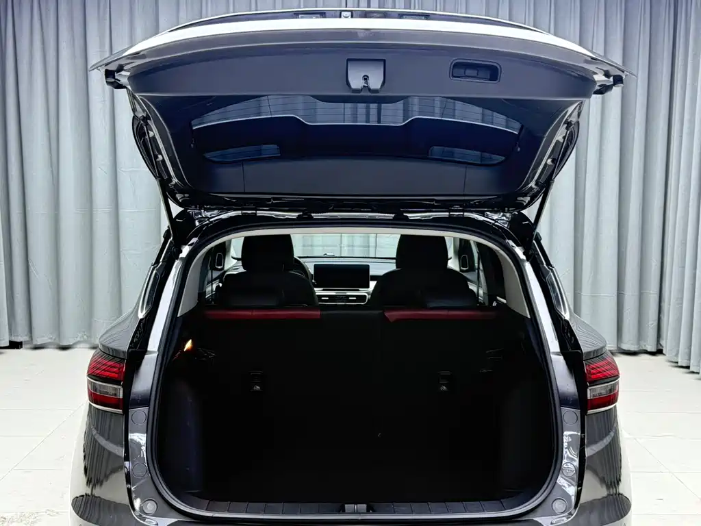 Geely Binyue — миниатюра 21