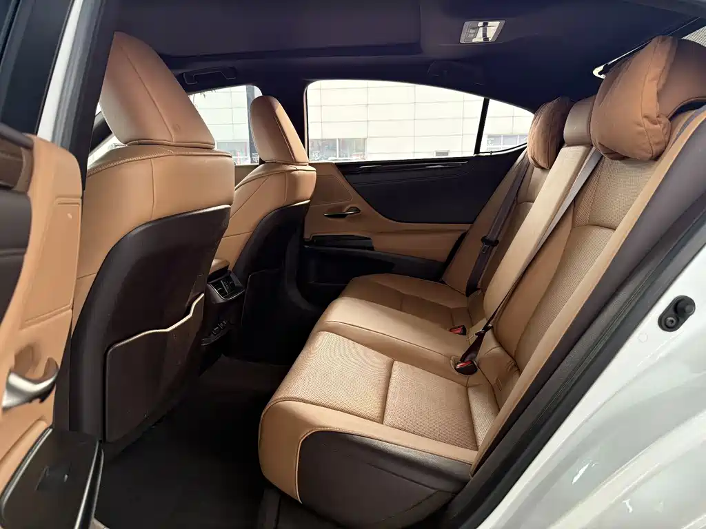 Lexus ES — миниатюра 7