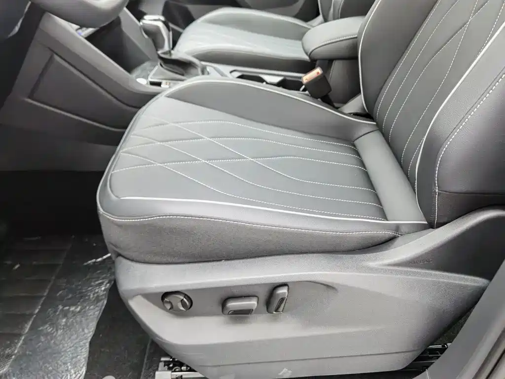 Volkswagen Tiguan L — миниатюра 20