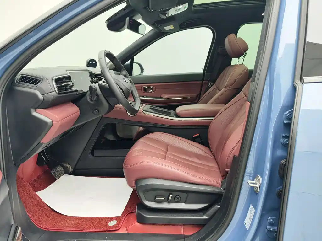 NIO ES8 2022 100kWh мест