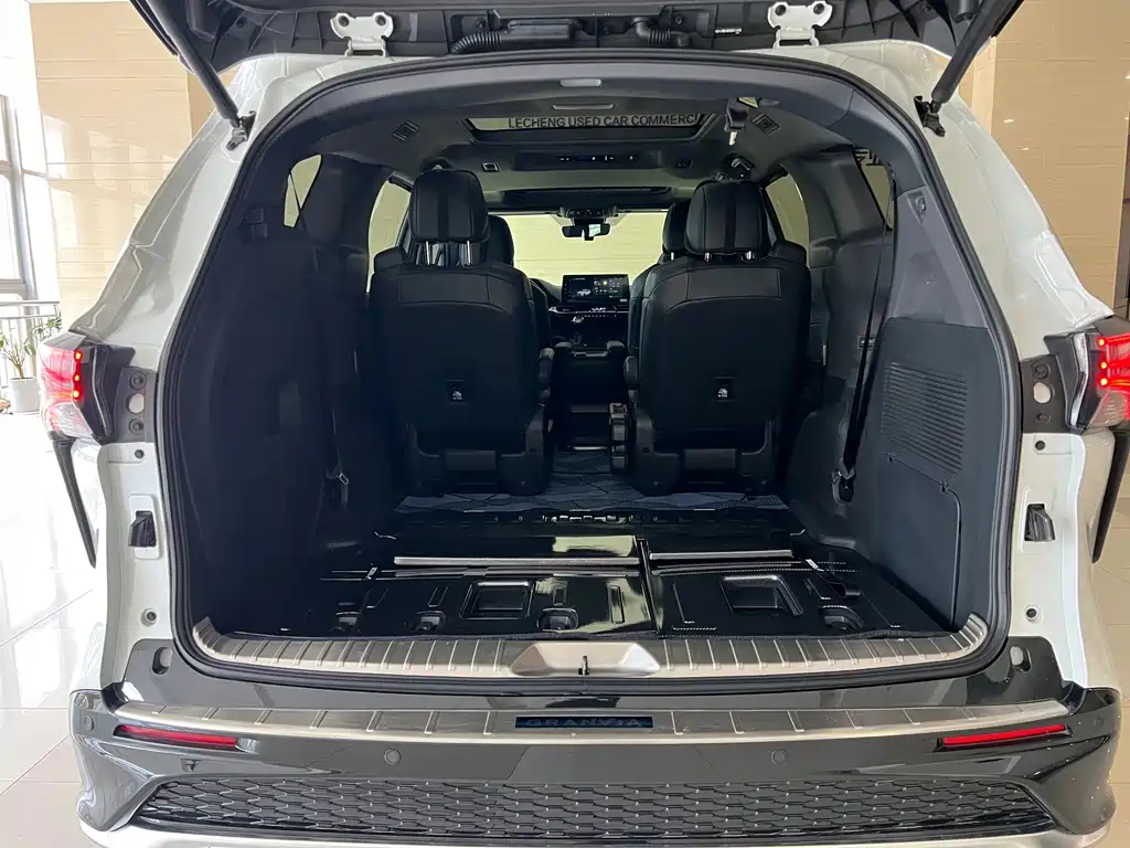Toyota Granvia — миниатюра 20