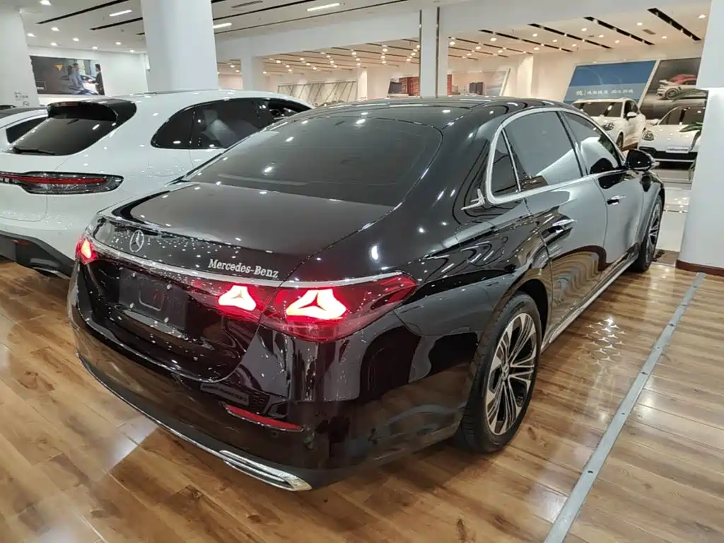 Mercedes-Benz E-Class — миниатюра 7