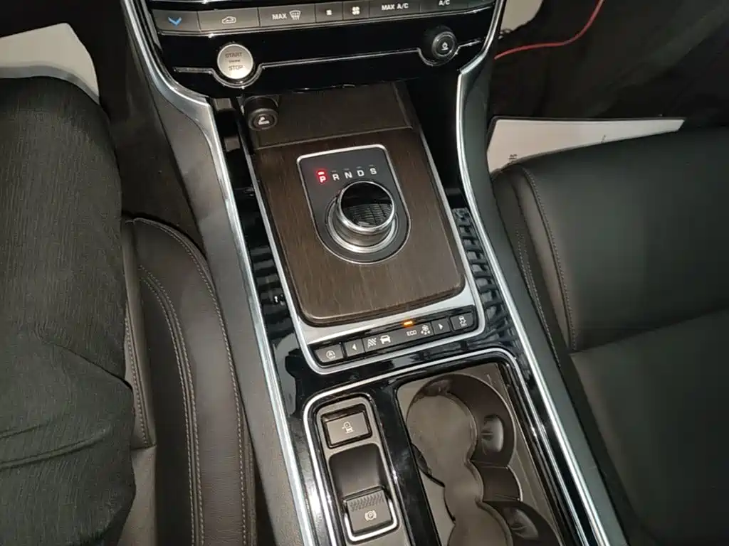 Jaguar XFL — миниатюра 14