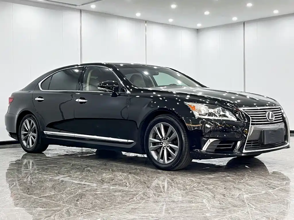 Lexus LS 460L 4WD Premium Edition, фото 2