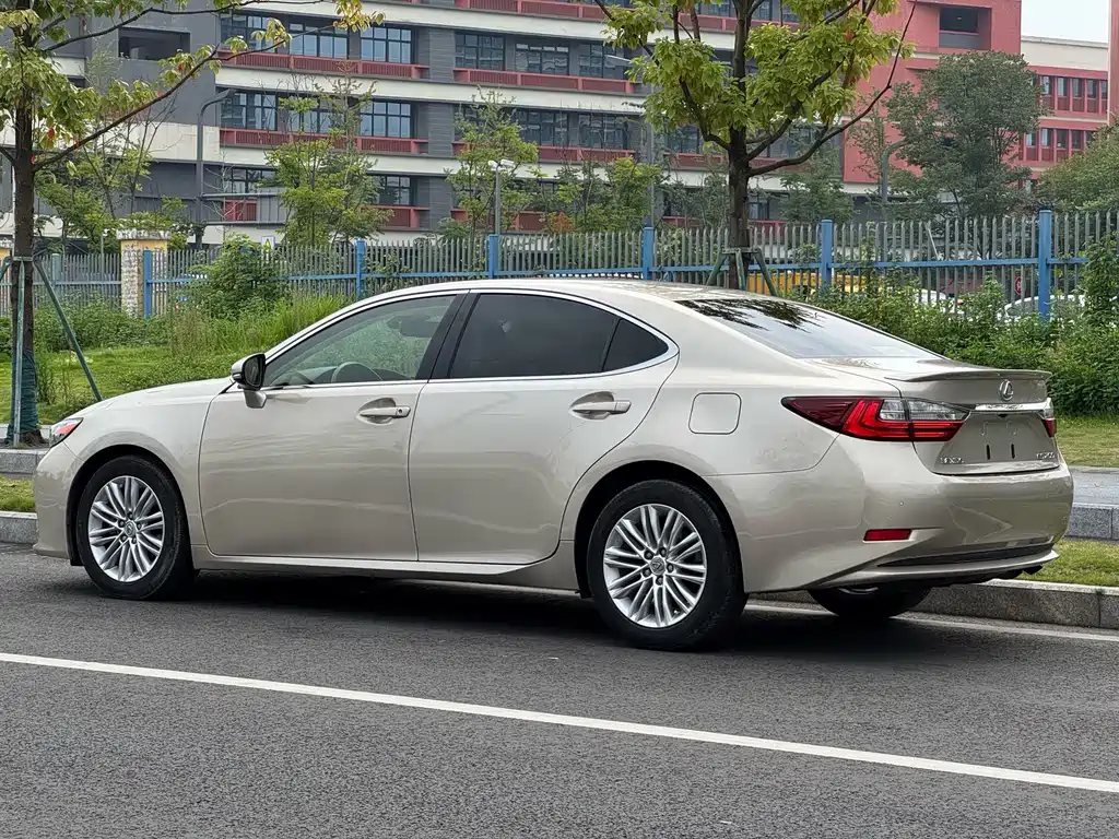 Lexus ES — миниатюра 20