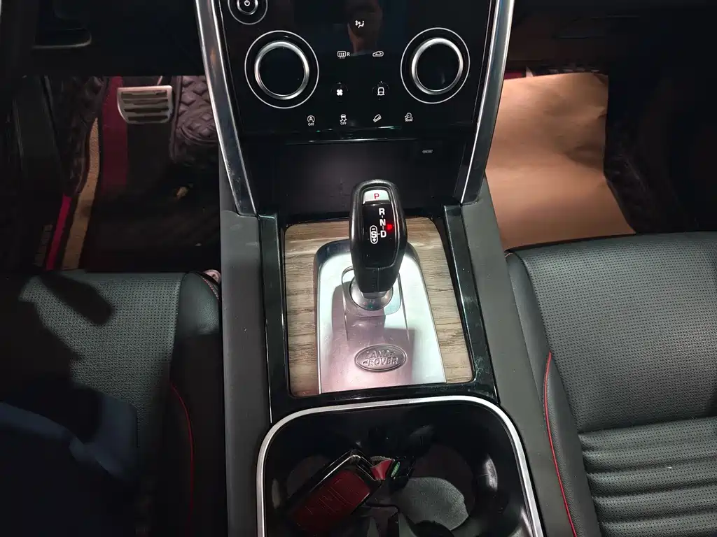 LAND ROVER DISCOVER SPORTS