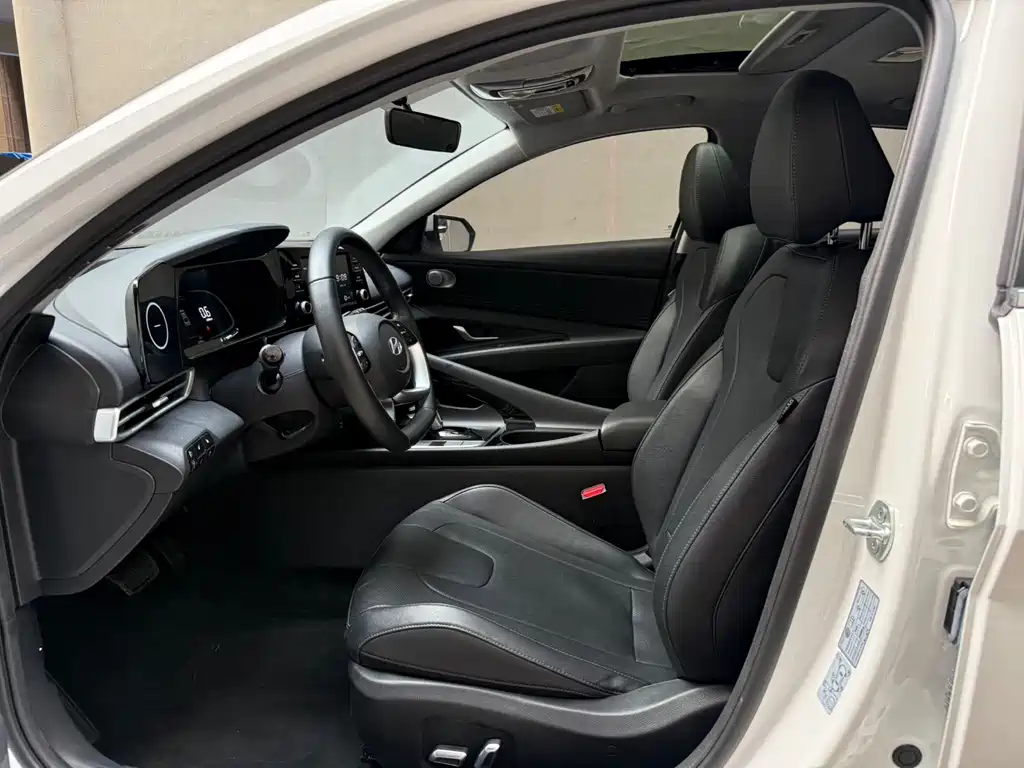 Hyundai Elantra — миниатюра 9