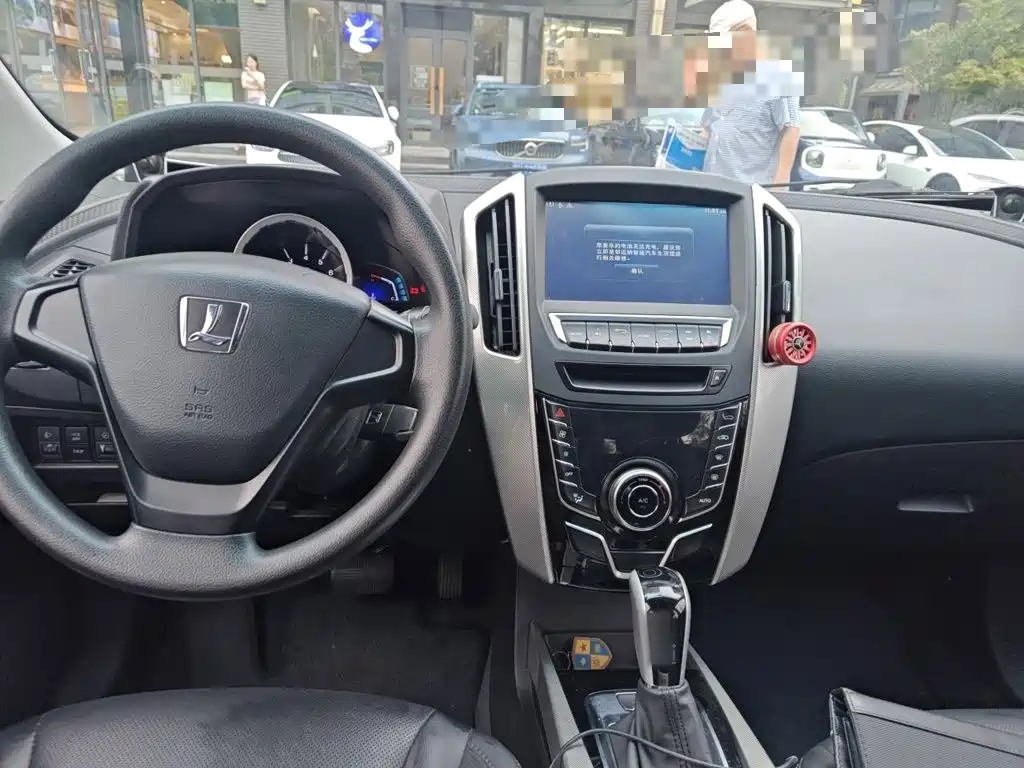 Luxgen U6 — миниатюра 13