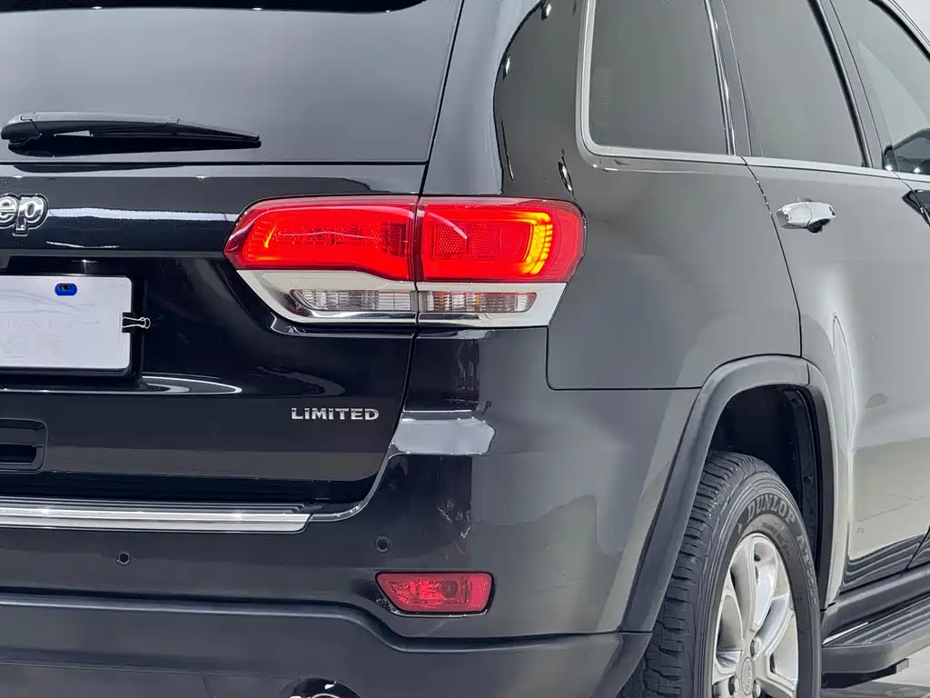Jeep Grand Cherokee (Import) — миниатюра 23