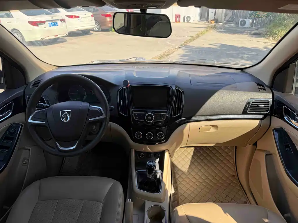 Baojun 730 2014 1.5L MT Comfort 7 мест