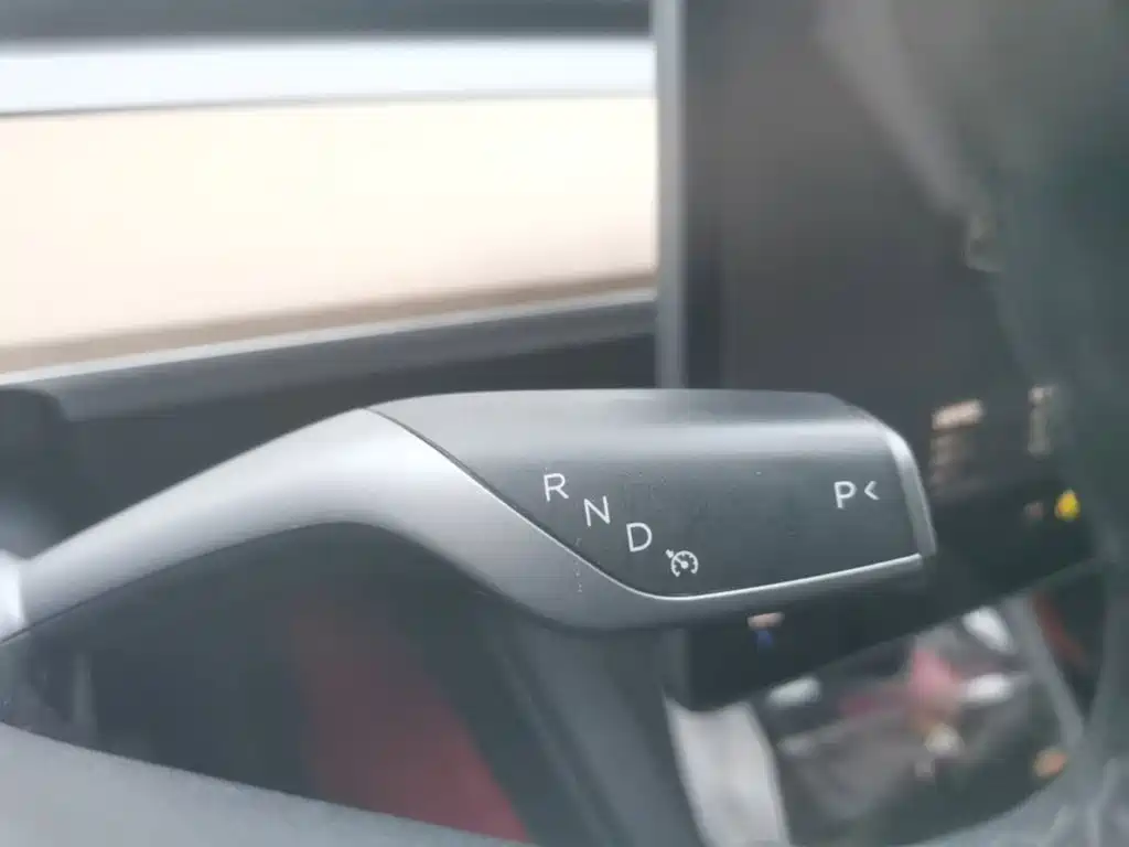 Tesla Model Y — миниатюра 14