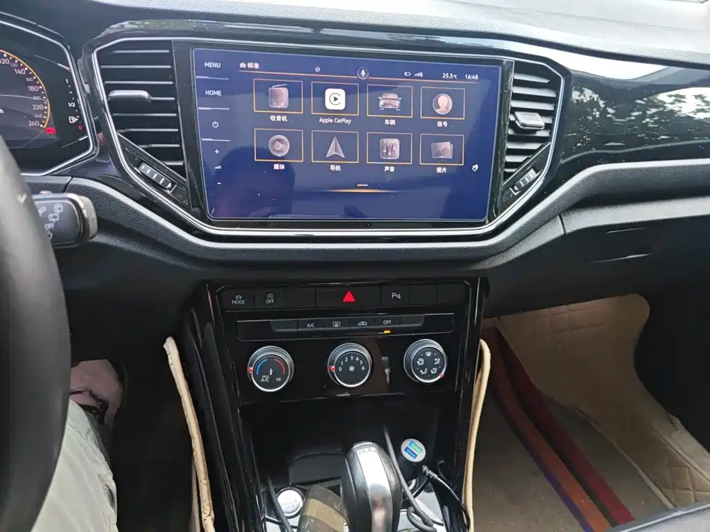 Volkswagen T-Roc — миниатюра 9