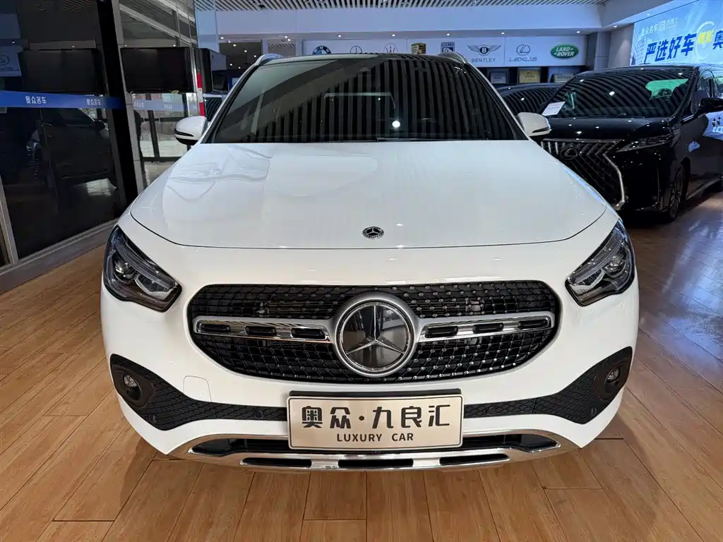 MERCEDES-BENZ GLA