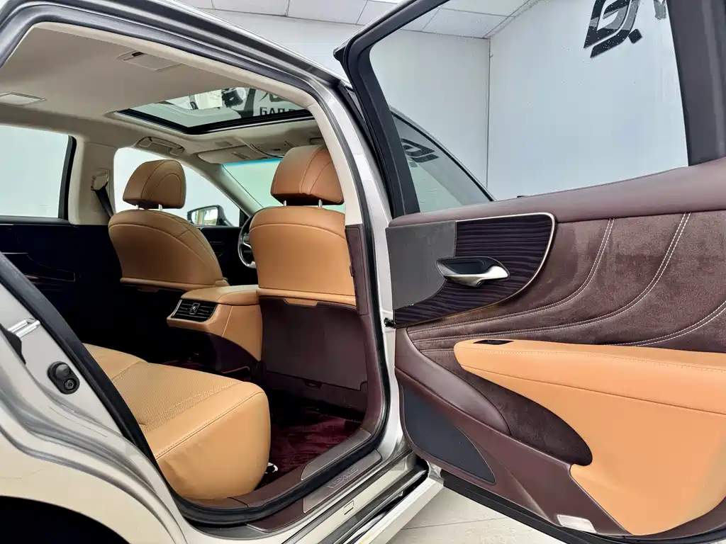 Lexus LS — миниатюра 10