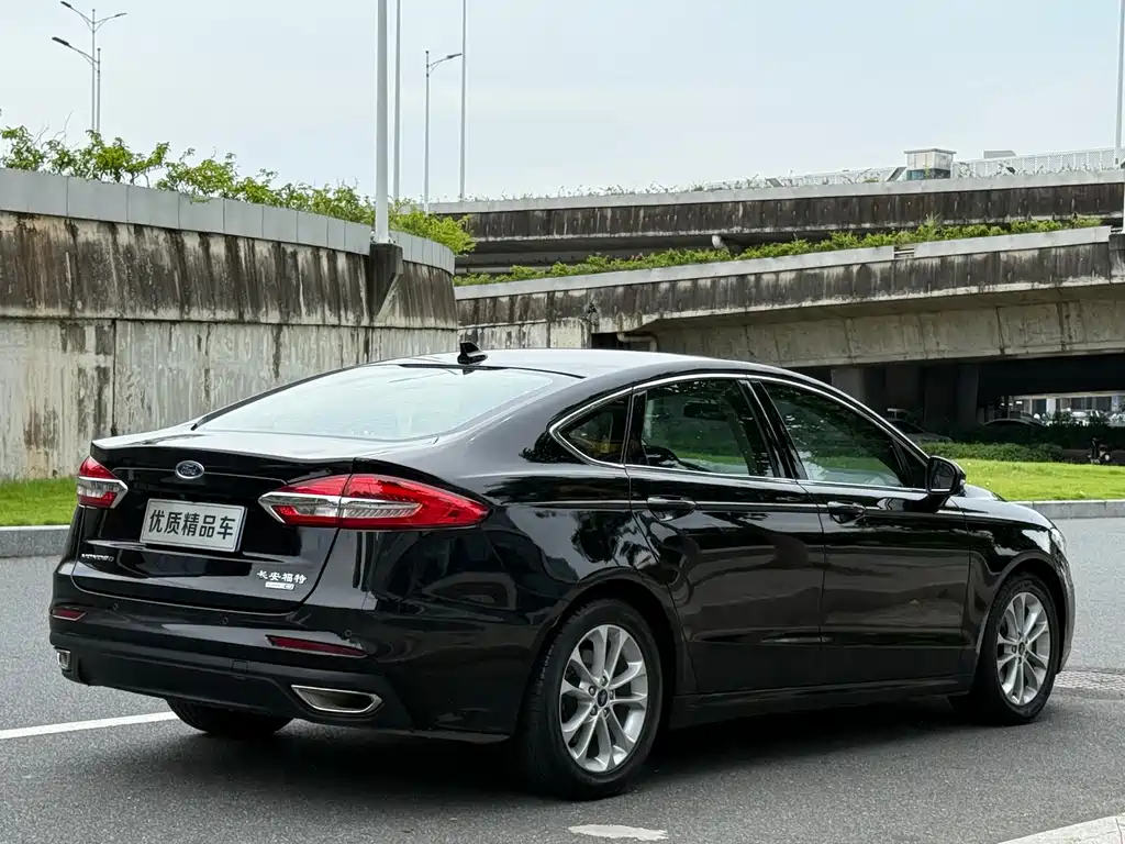 Ford Mondeo — миниатюра 9