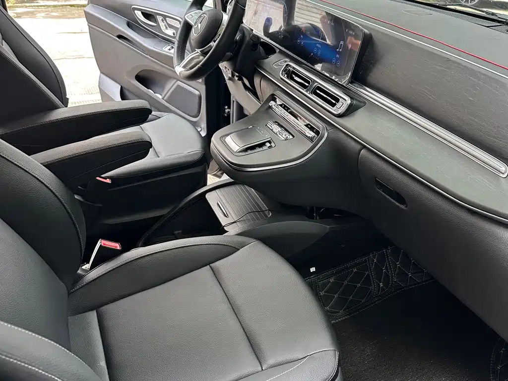 Mercedes-Benz Vito 2023 2.0T 7 мест