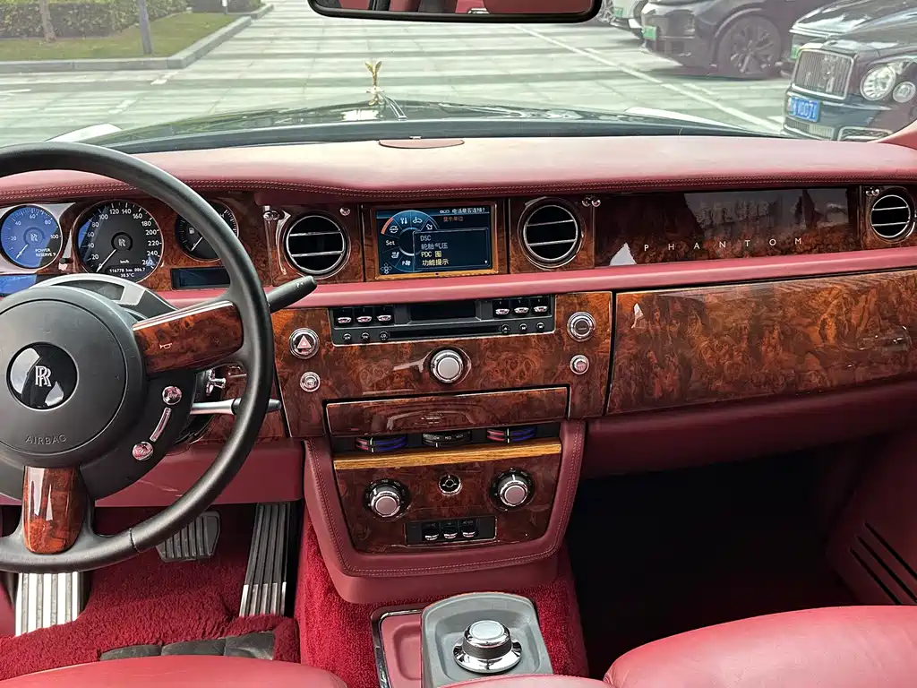 Rolls-Royce Phantom — миниатюра 8
