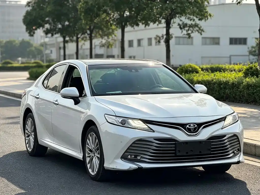 Toyota Camry — миниатюра 3
