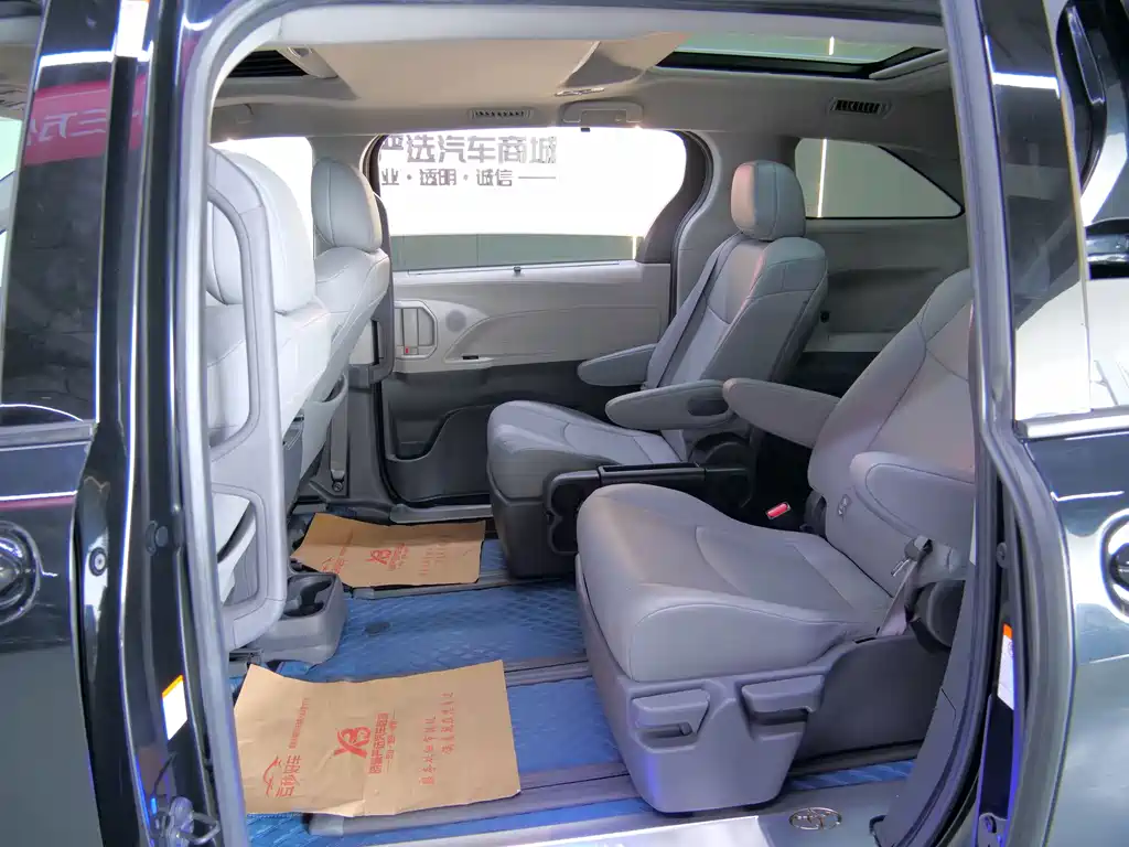 Toyota Granvia — миниатюра 12