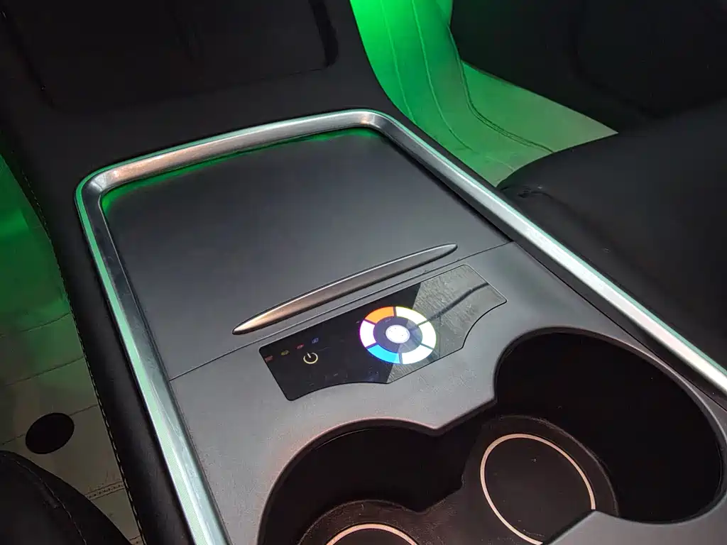 Tesla Model 3 — миниатюра 7