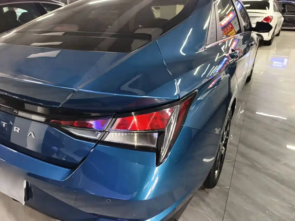 Hyundai Elantra — миниатюра 8