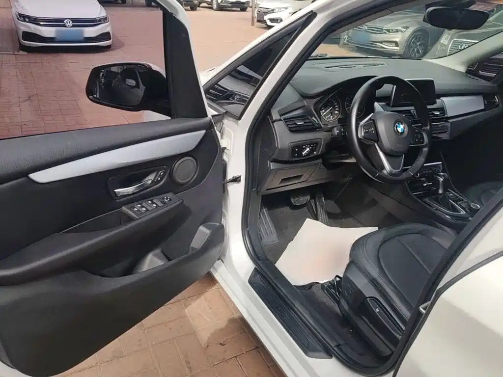 BMW 2 Series Active Tourer — миниатюра 16