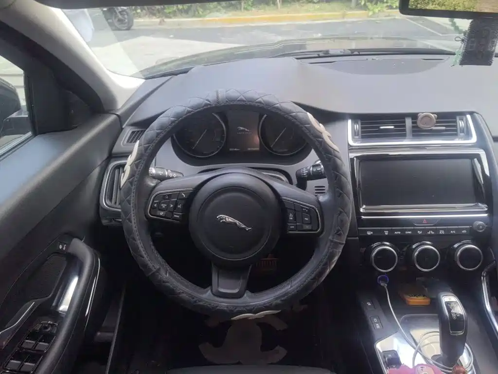 Jaguar E-PACE — миниатюра 11