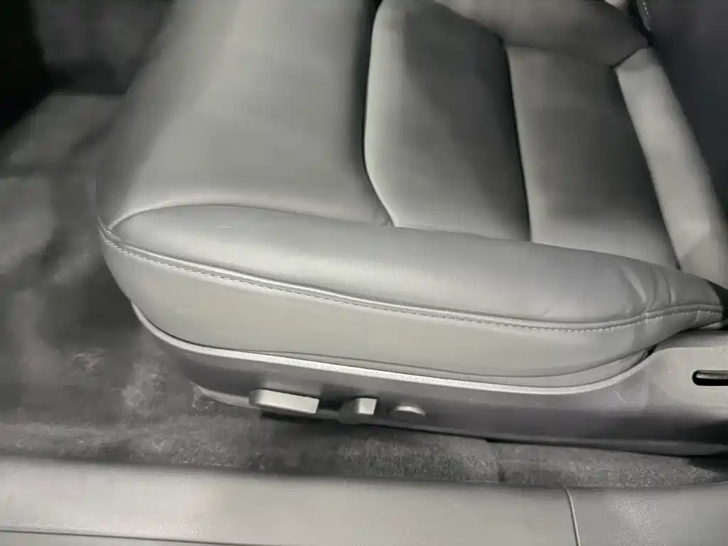Tesla Model 3 — миниатюра 12