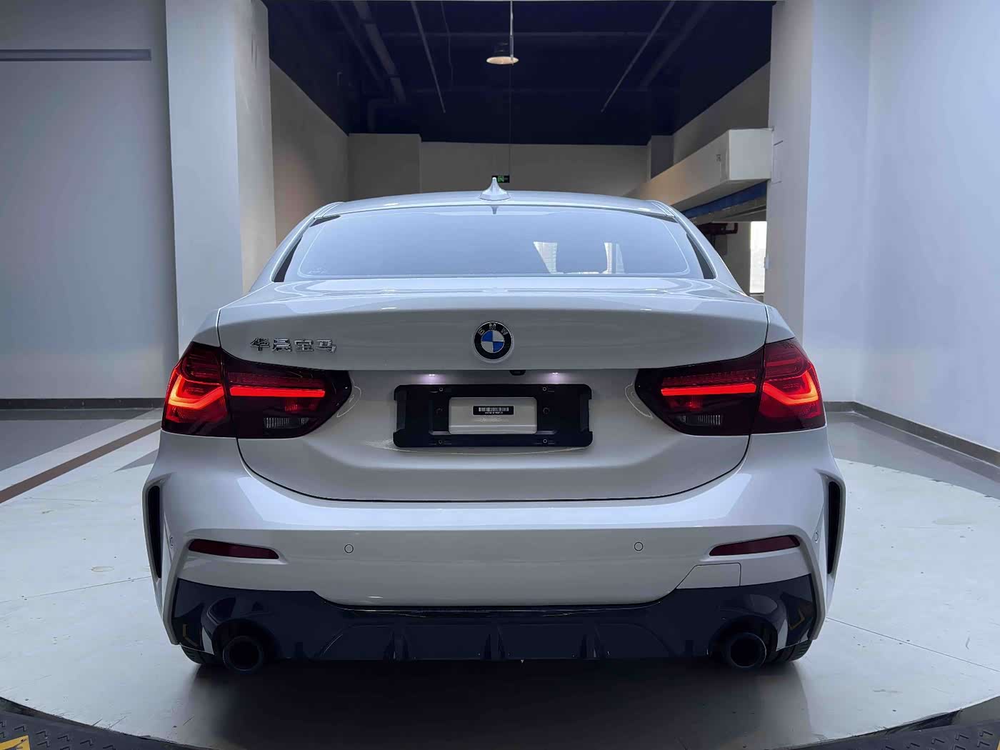 BMW 1 Series 1.5 л 2023 г. Белый, пробег 37000 км