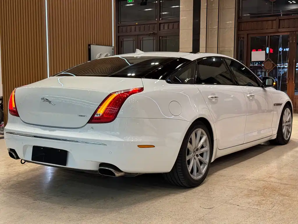 Jaguar XJ — миниатюра 4