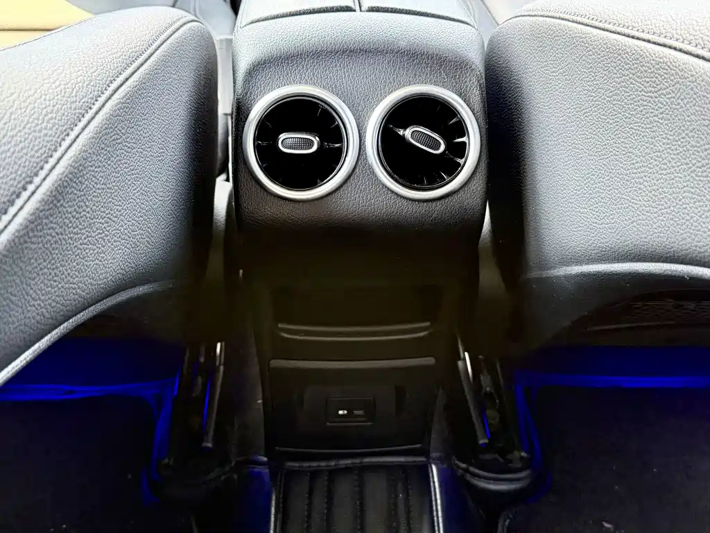 Mercedes-Benz GLB — миниатюра 8