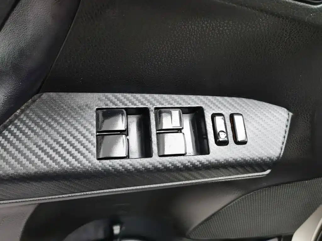 Toyota RAV4 — миниатюра 9