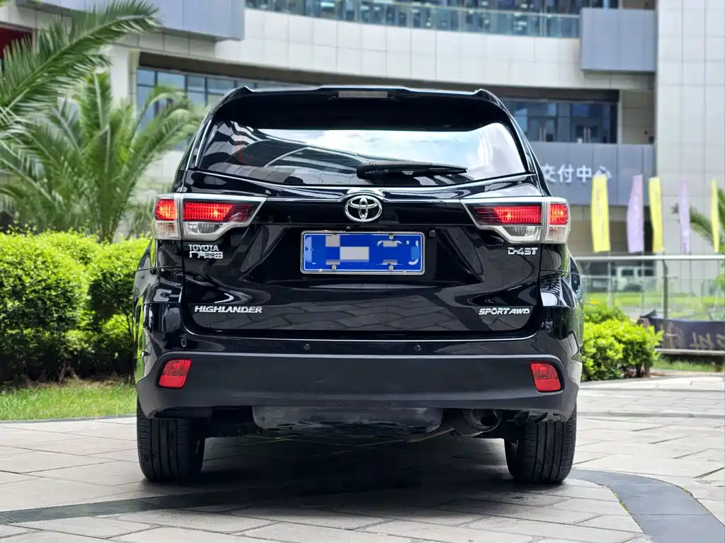 Toyota Highlander 2015 2.0T Luxury 7 мест