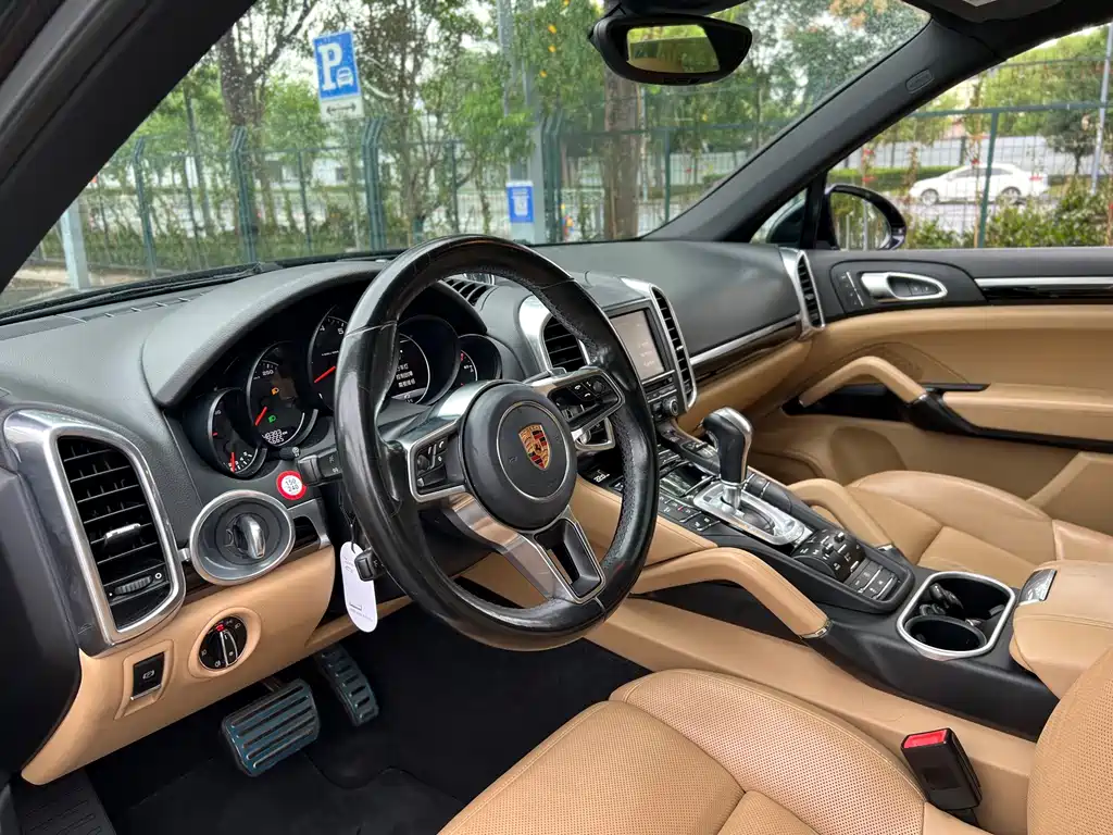 Porsche Cayenne — миниатюра 9