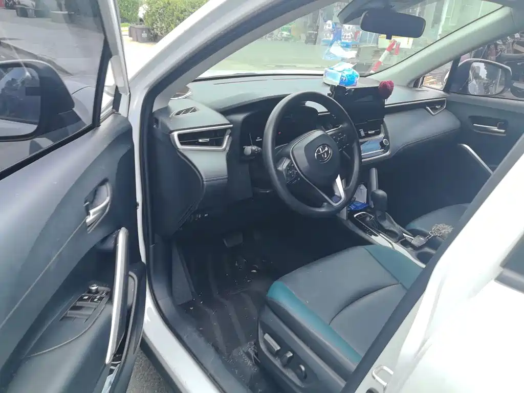 Toyota Corolla Cross — миниатюра 17
