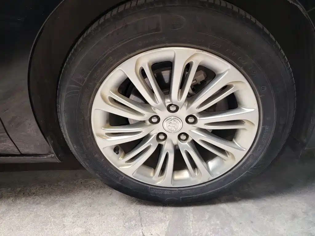 Buick LaCrosse — миниатюра 24