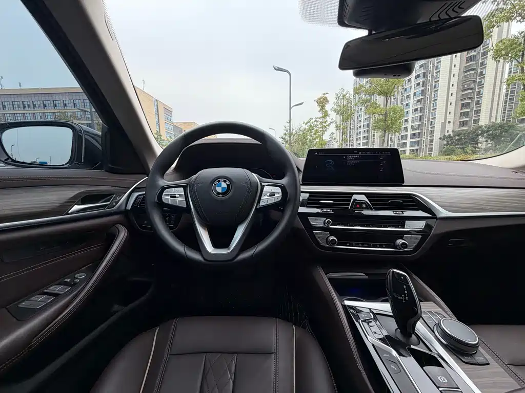 BMW 5 Series New Energy — миниатюра 6
