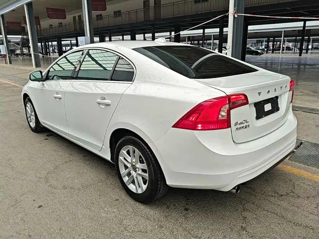Volvo S60 — миниатюра 5