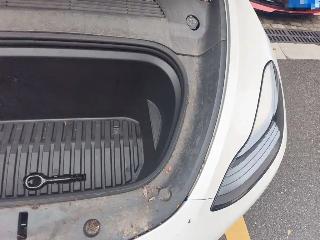 Tesla Model Y — миниатюра 22