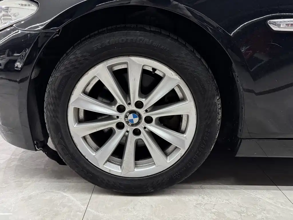 BMW 5 Series — миниатюра 8