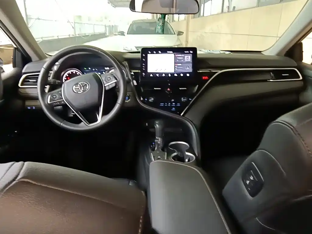 Toyota Camry — миниатюра 10