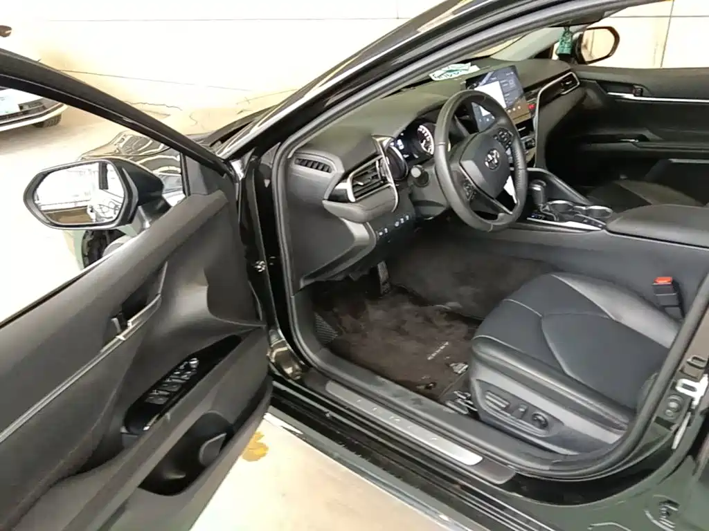 Toyota Camry — миниатюра 16