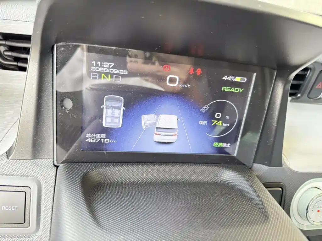 Wuling MINIEV — миниатюра 8