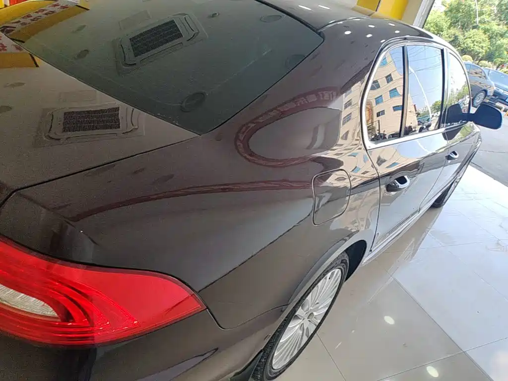 Skoda Superb — миниатюра 7