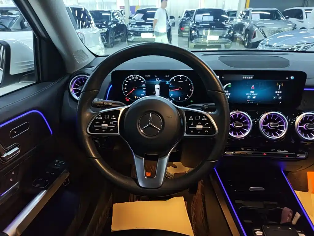 Mercedes-Benz GLB — миниатюра 11