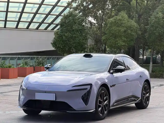 2025 Avatr 06