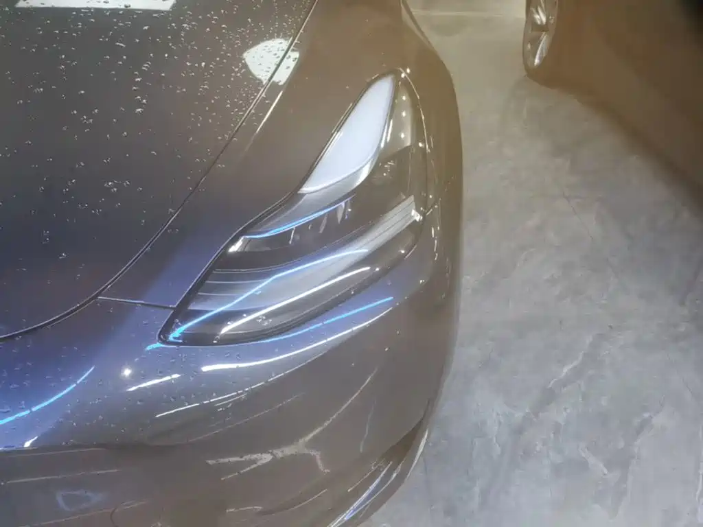 Tesla Model Y — миниатюра 24
